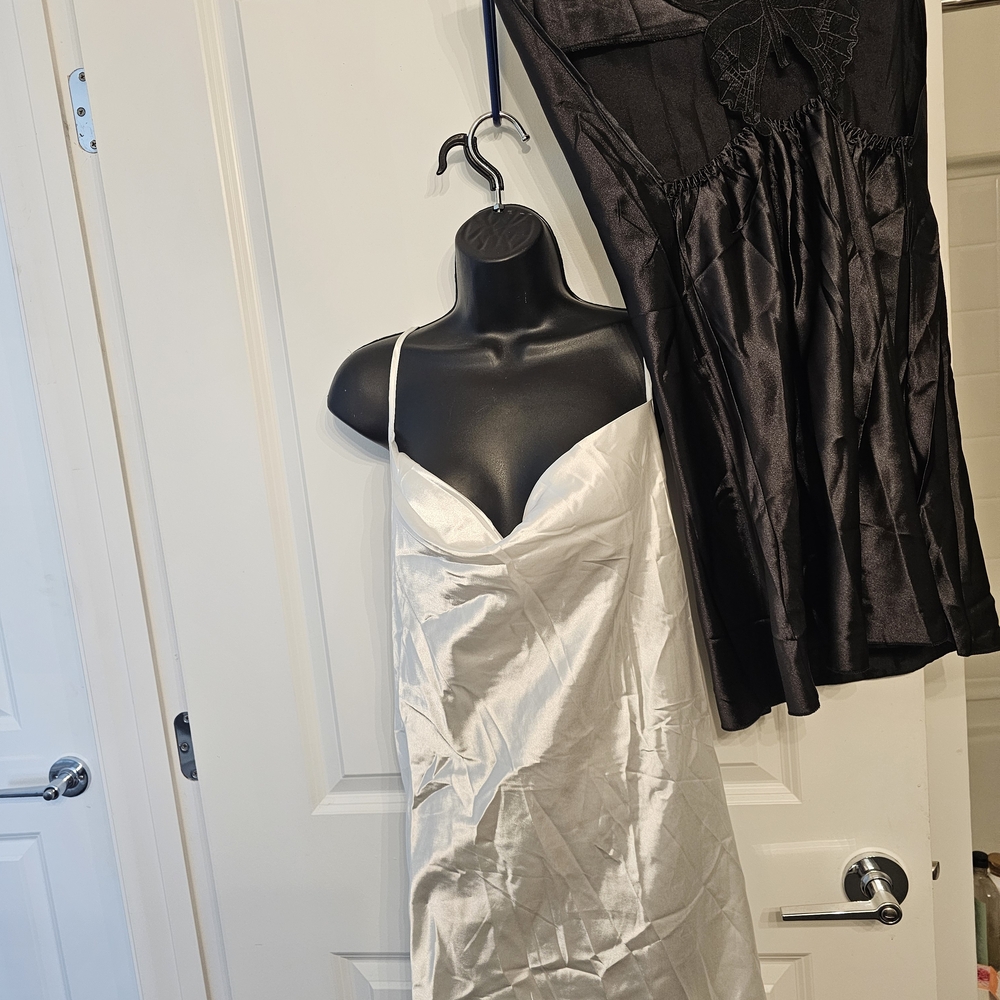 2 Elegant White And Black Stype Satin Nightgown With Butterfly On The Back